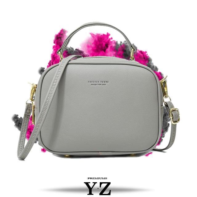 The Signature Handbag has four points in the bottom that ensure a well-balanced bag when not holding the bag. Gold-colored zippers create a shiny style hidden in the details. With a font "Young Forever" with the same color tone as the zippers, gives us the message that stylish Signature handbag is adaptable regardless of age and experience. Inside, we find two equally large pockets in the handbag that offer very good space for everything one would need for an important and charming occasion.