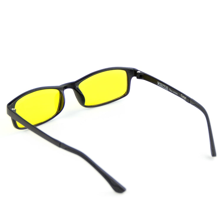 Certified Blue Light Filter glasses are a necessary tool for gamers and in the workplace. The computer glasses protect the eyes from harmful rays and light during long-term use.
